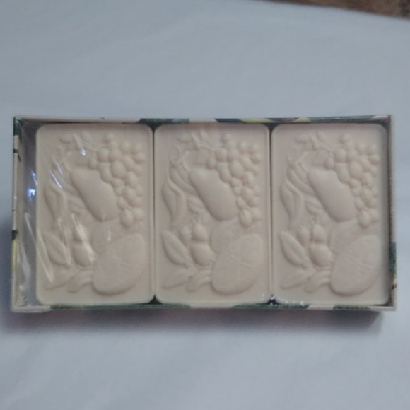 Avocado Soaps, Boxed Set of 3 bars - Picture 2 of 6